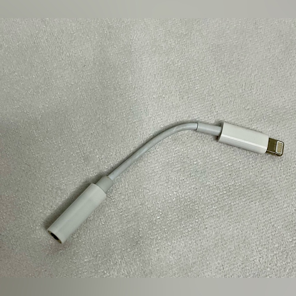 Genuine Apple Lightning to 3.5mm Jack Adapter (A1749C) - White